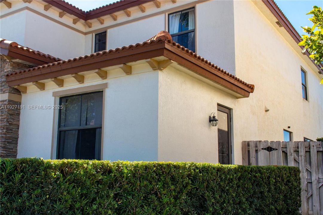 For Sale: $1,250,000 (5 beds, 4 baths, 3820 Square Feet)