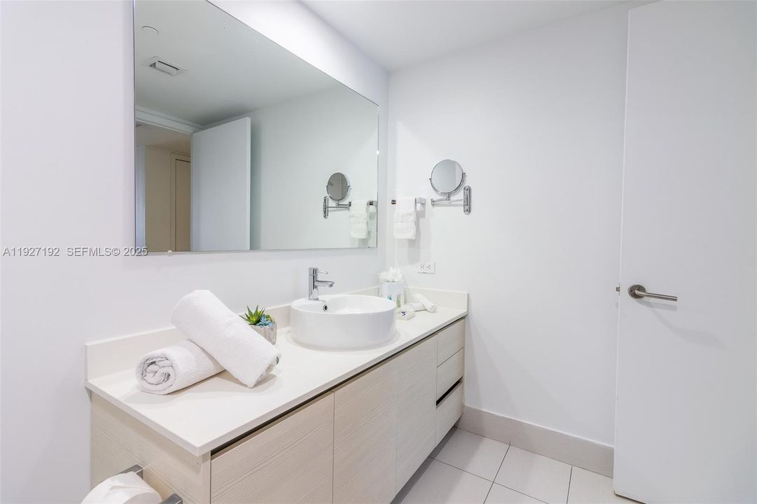 На продажу: $435,000 (2 спален, 2 ванн, 1037 Квадратных фут)