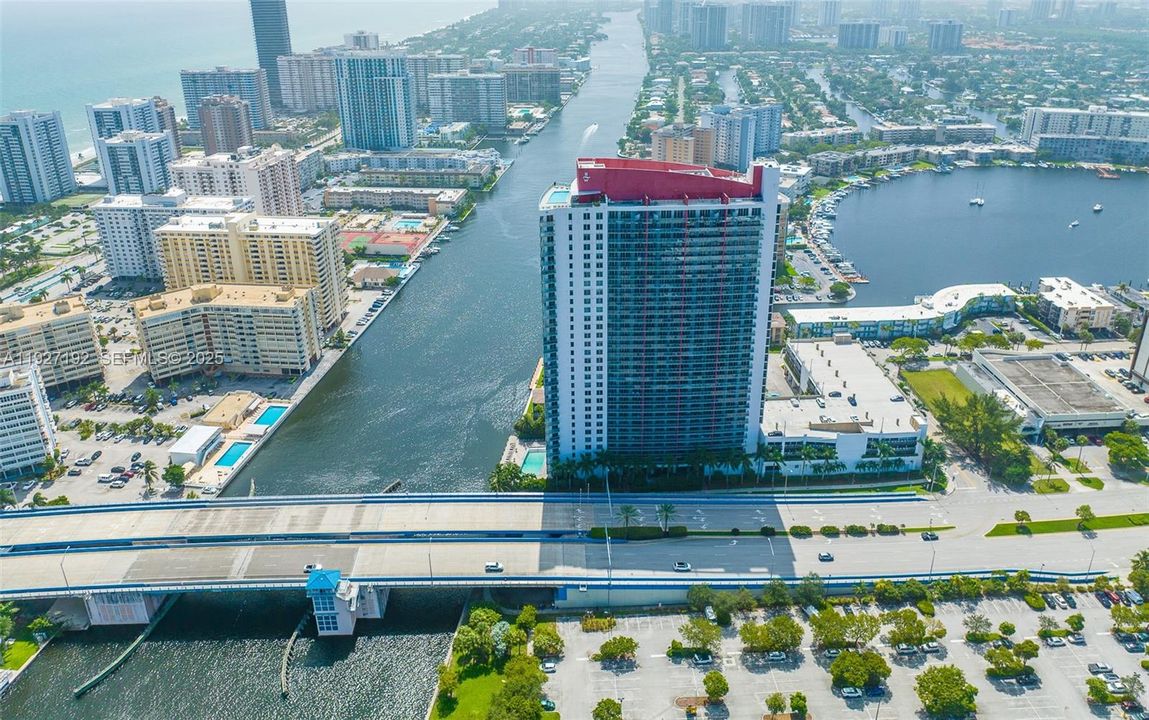 На продажу: $435,000 (2 спален, 2 ванн, 1037 Квадратных фут)