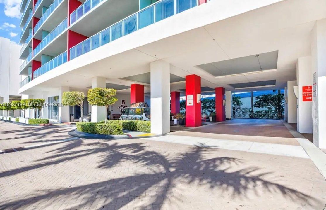 На продажу: $435,000 (2 спален, 2 ванн, 1037 Квадратных фут)