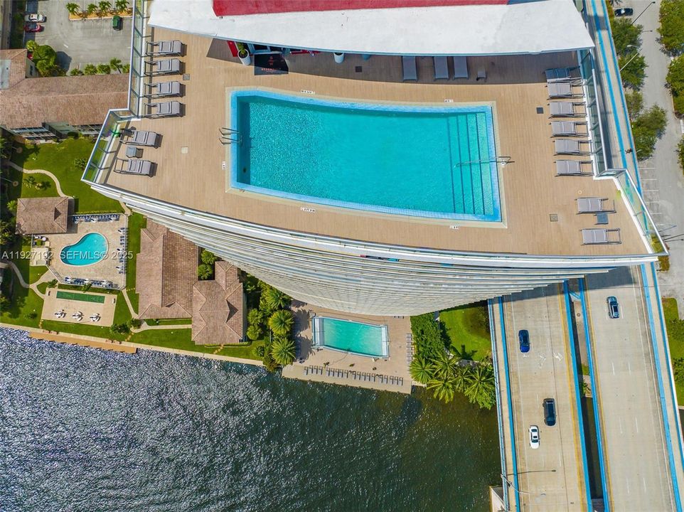 На продажу: $435,000 (2 спален, 2 ванн, 1037 Квадратных фут)