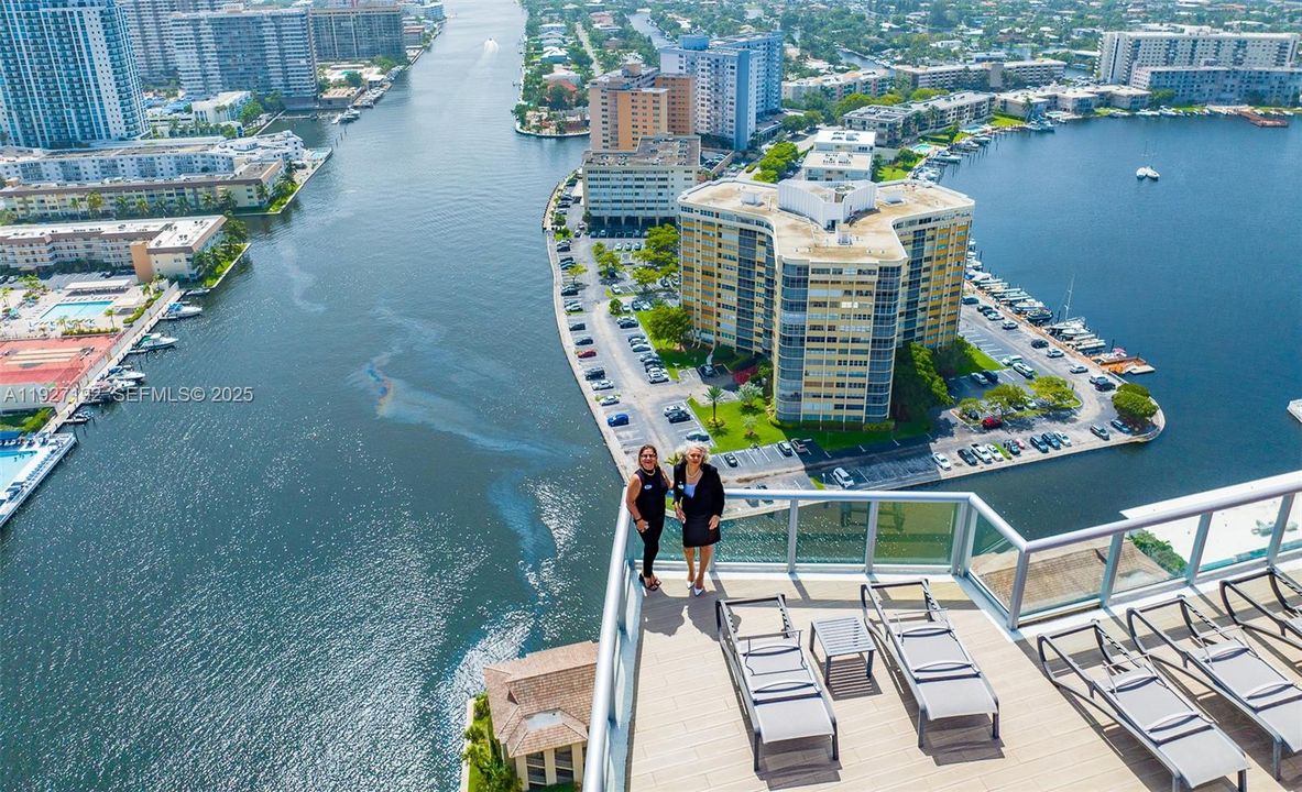 На продажу: $435,000 (2 спален, 2 ванн, 1037 Квадратных фут)