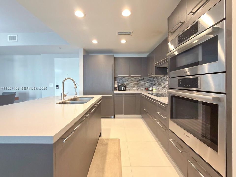 В аренду: $3,200 (2 спален, 2 ванн, 1130 Квадратных фут)