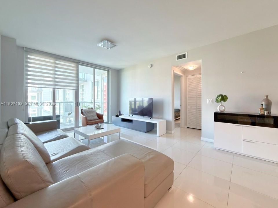 В аренду: $3,200 (2 спален, 2 ванн, 1130 Квадратных фут)