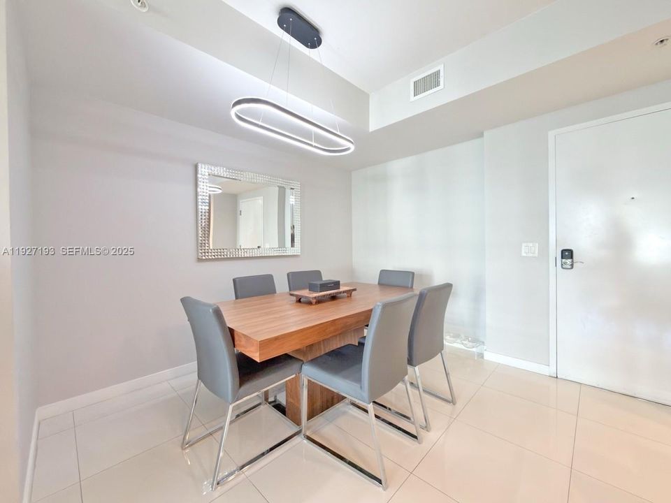 В аренду: $3,200 (2 спален, 2 ванн, 1130 Квадратных фут)