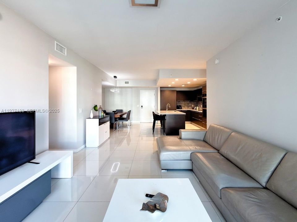 В аренду: $3,200 (2 спален, 2 ванн, 1130 Квадратных фут)