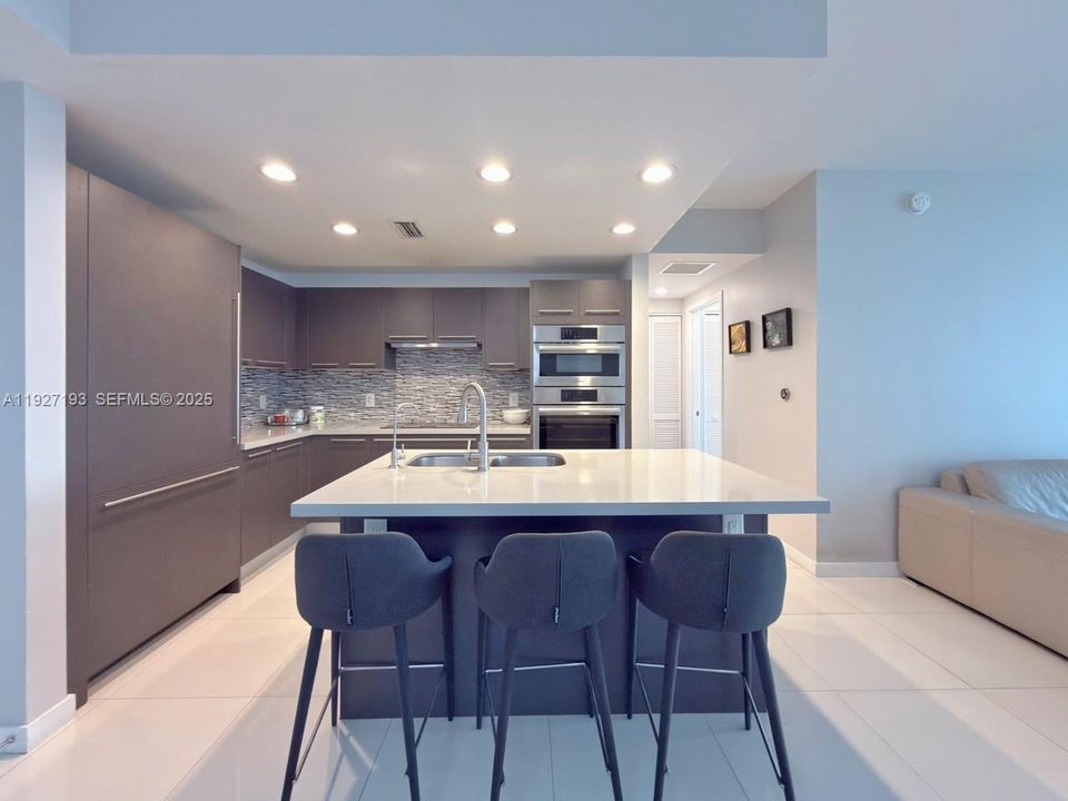 В аренду: $3,200 (2 спален, 2 ванн, 1130 Квадратных фут)