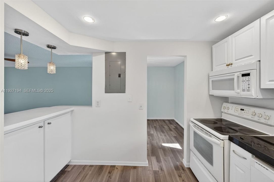 В аренду: $2,300 (3 спален, 2 ванн, 1275 Квадратных фут)