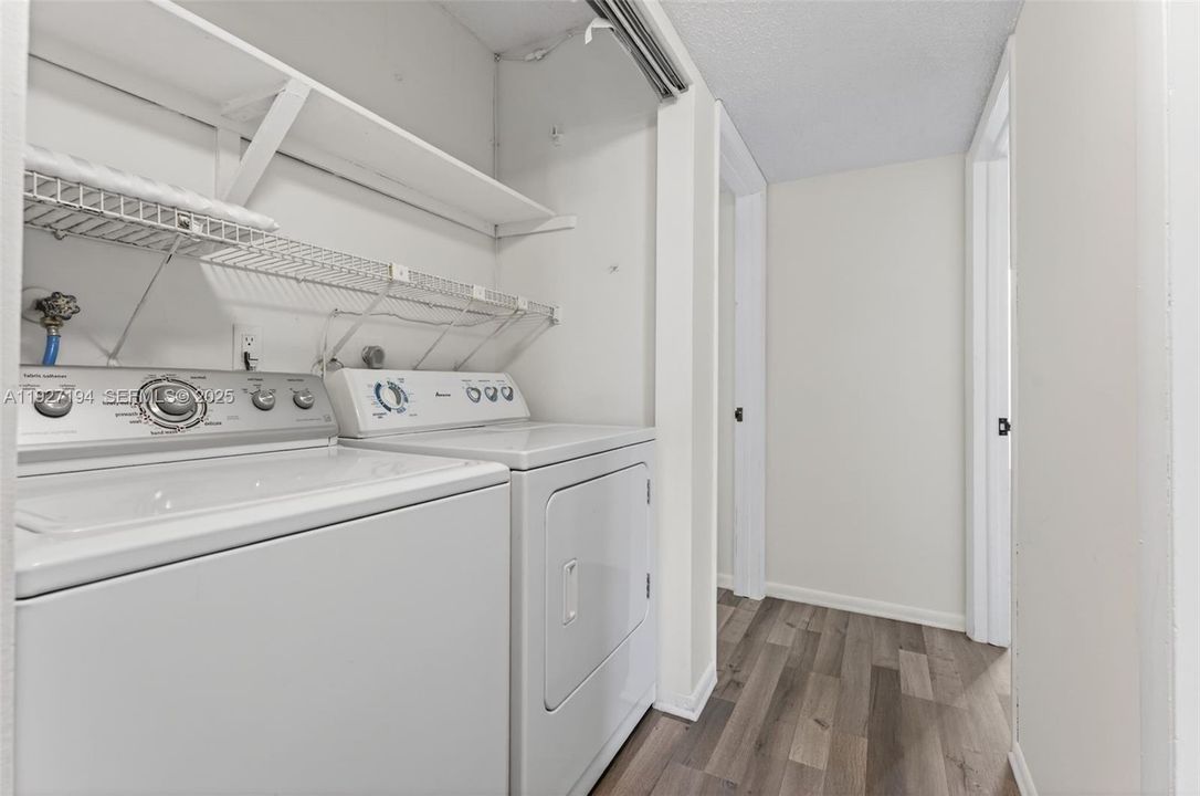 В аренду: $2,300 (3 спален, 2 ванн, 1275 Квадратных фут)