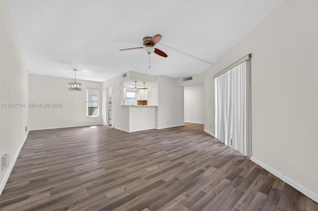 В аренду: $2,300 (3 спален, 2 ванн, 1275 Квадратных фут)