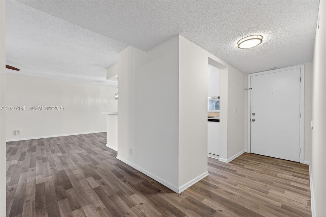 В аренду: $2,300 (3 спален, 2 ванн, 1275 Квадратных фут)