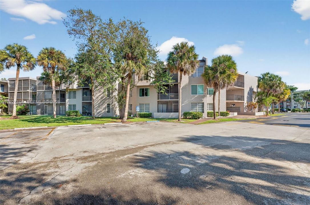 В аренду: $2,300 (3 спален, 2 ванн, 1275 Квадратных фут)