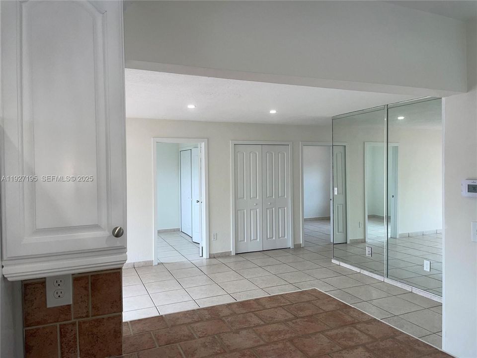 For Rent: $2,750 (3 beds, 1 baths, 980 Square Feet)