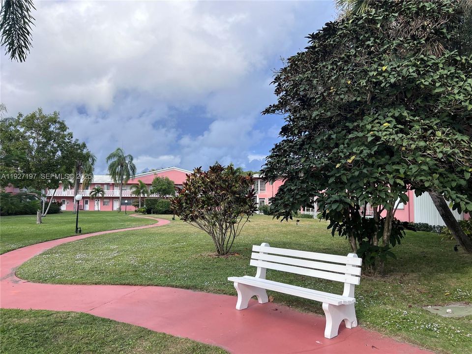 На продажу: $164,900 (2 спален, 1 ванн, 831 Квадратных фут)