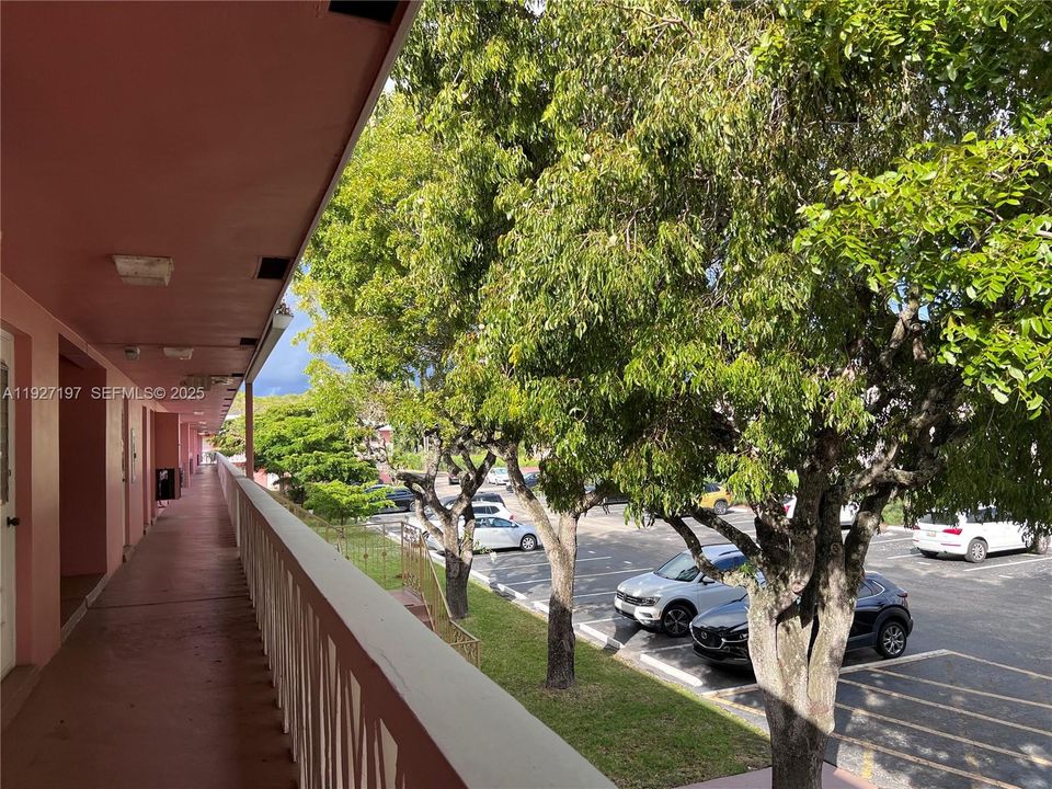 На продажу: $164,900 (2 спален, 1 ванн, 831 Квадратных фут)