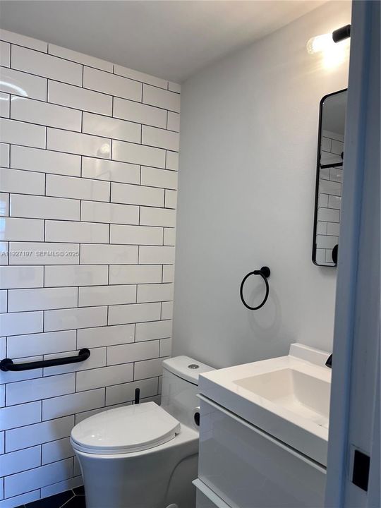 На продажу: $164,900 (2 спален, 1 ванн, 831 Квадратных фут)