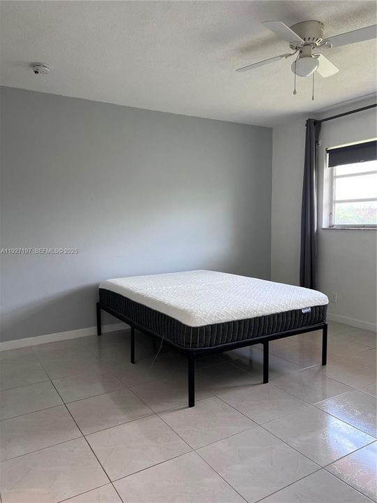 На продажу: $164,900 (2 спален, 1 ванн, 831 Квадратных фут)