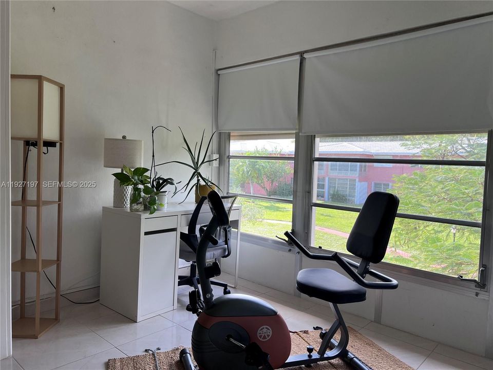 На продажу: $164,900 (2 спален, 1 ванн, 831 Квадратных фут)