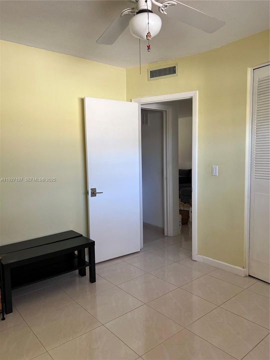 На продажу: $164,900 (2 спален, 1 ванн, 831 Квадратных фут)