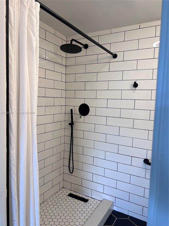 На продажу: $164,900 (2 спален, 1 ванн, 831 Квадратных фут)