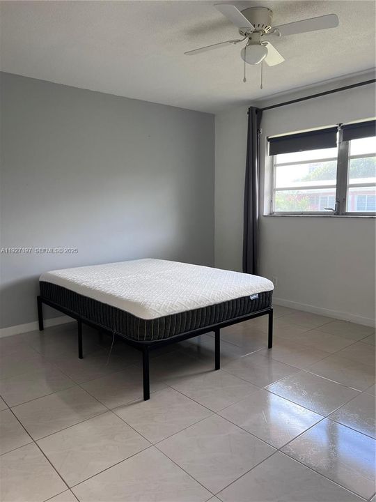 На продажу: $164,900 (2 спален, 1 ванн, 831 Квадратных фут)