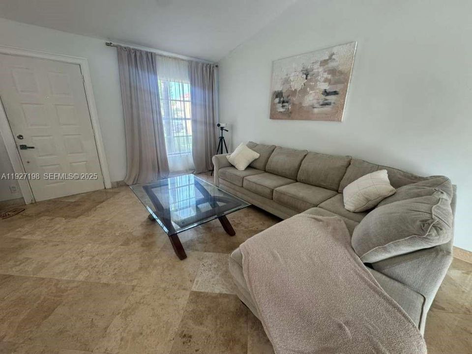 For Rent: $3,900 (3 beds, 2 baths, 1642 Square Feet)