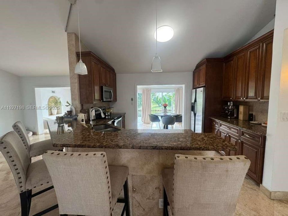 For Rent: $3,900 (3 beds, 2 baths, 1642 Square Feet)