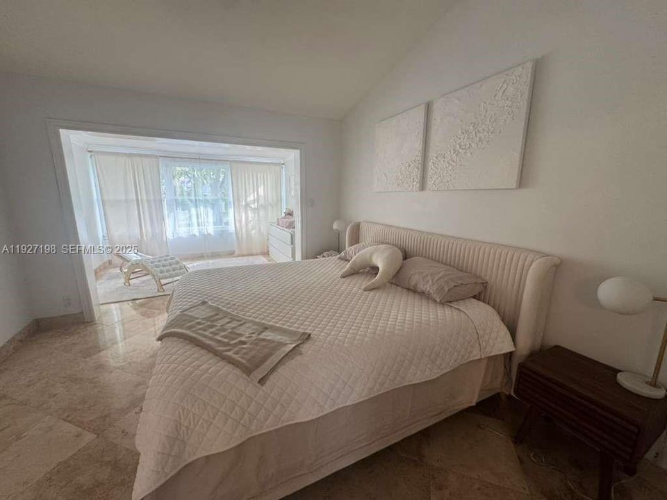 For Rent: $3,900 (3 beds, 2 baths, 1642 Square Feet)