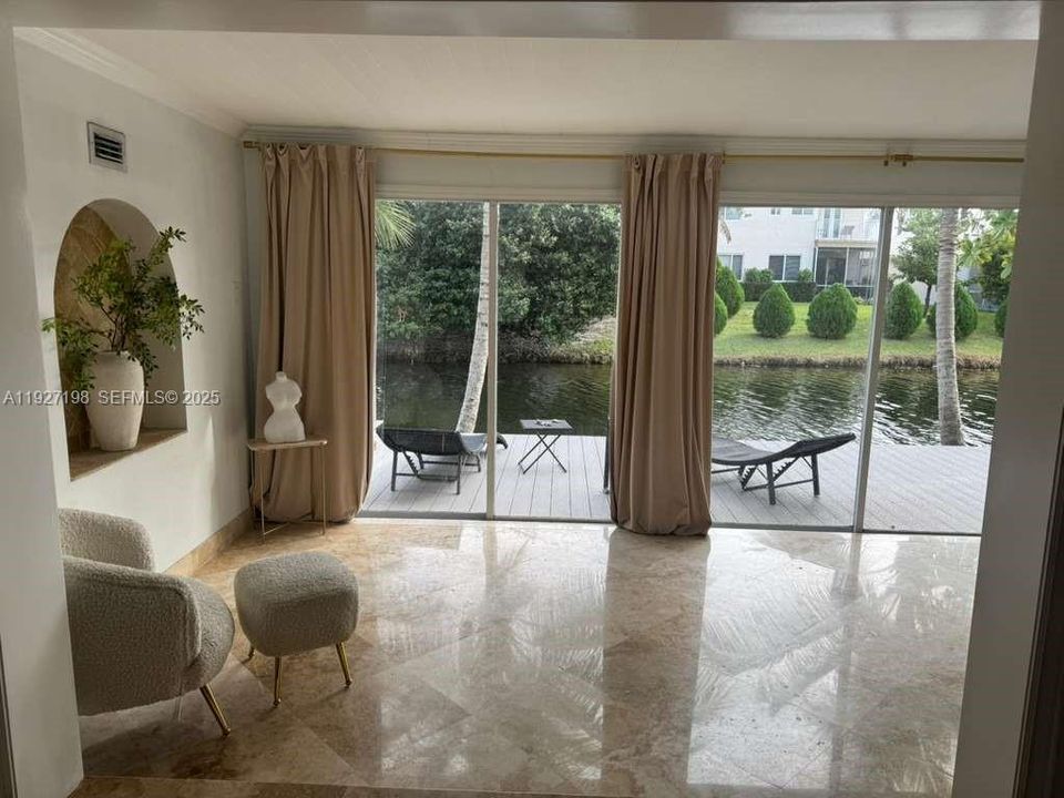 For Rent: $3,900 (3 beds, 2 baths, 1642 Square Feet)