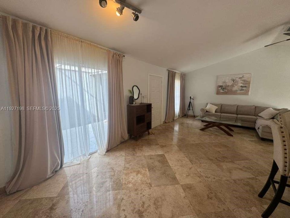 For Rent: $3,900 (3 beds, 2 baths, 1642 Square Feet)