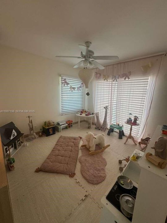 For Rent: $3,900 (3 beds, 2 baths, 1642 Square Feet)