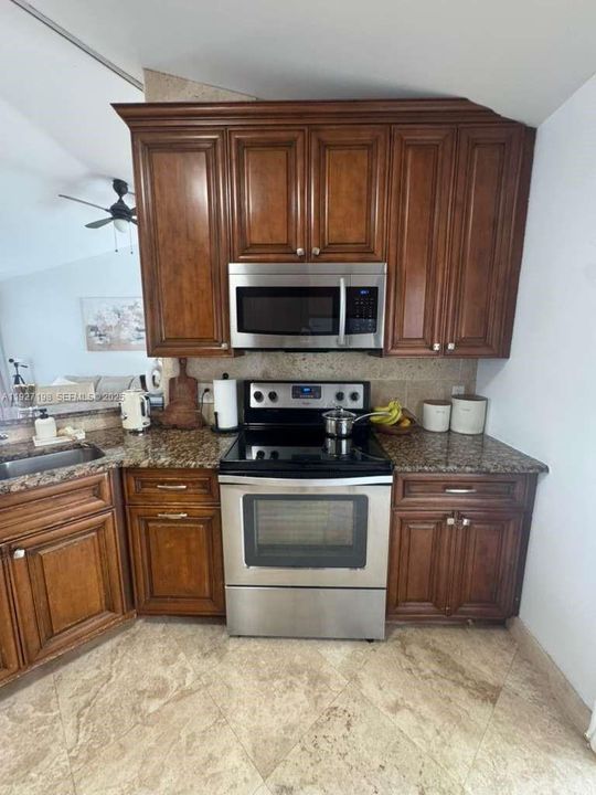 For Rent: $3,900 (3 beds, 2 baths, 1642 Square Feet)