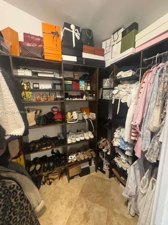 For Rent: $3,900 (3 beds, 2 baths, 1642 Square Feet)