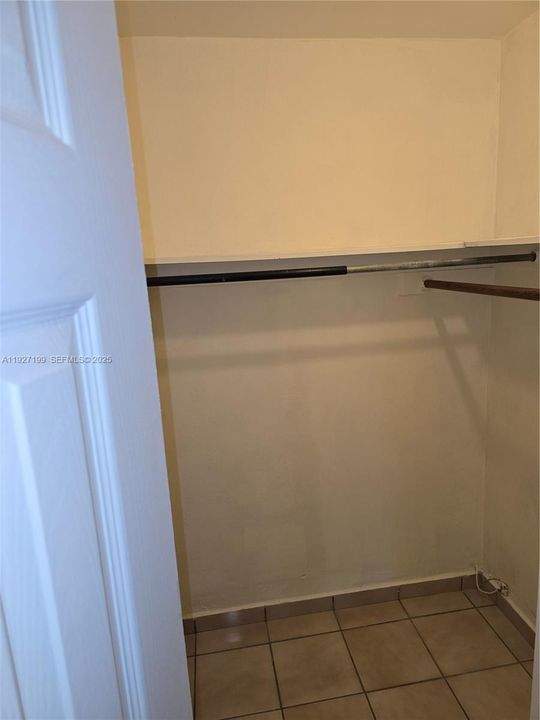 В аренду: $1,100 (0 спален, 1 ванн, 2131 Квадратных фут)