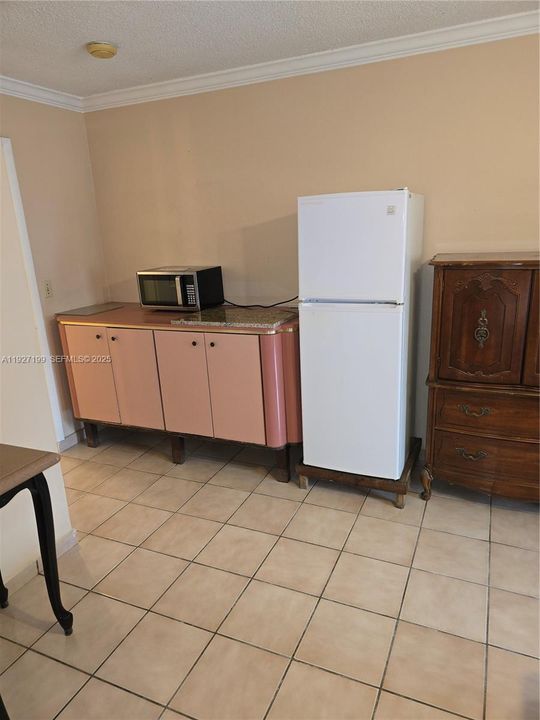 В аренду: $1,100 (0 спален, 1 ванн, 2131 Квадратных фут)