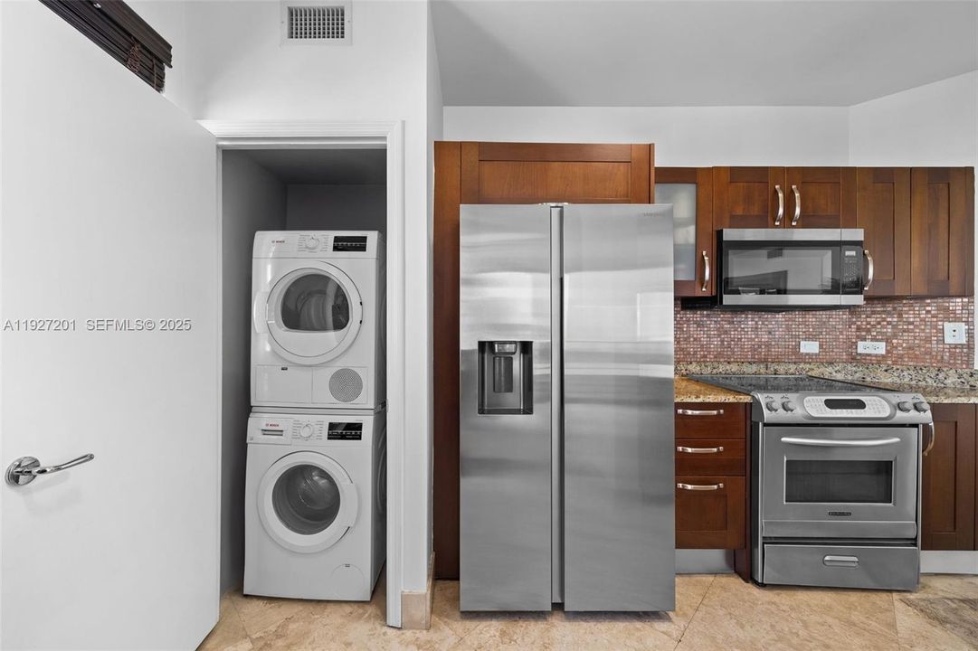 待售: $595,000 (2 贝兹, 2 浴室, 1312 平方英尺)