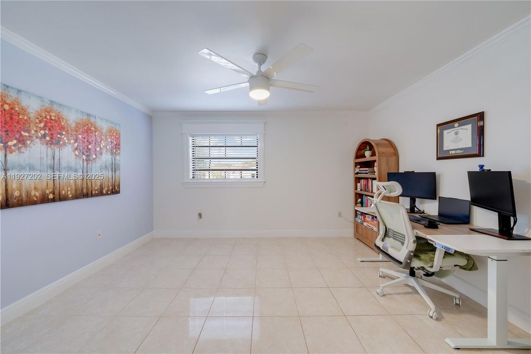 Под контрактом: $334,900 (2 спален, 2 ванн, 1190 Квадратных фут)