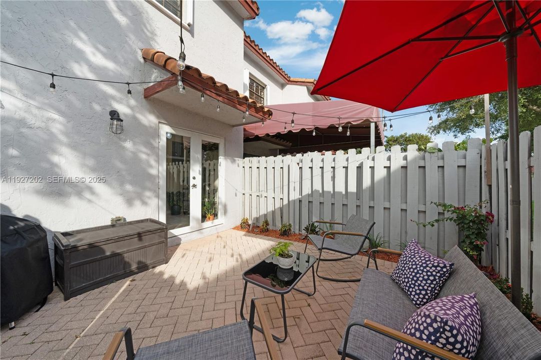 Под контрактом: $334,900 (2 спален, 2 ванн, 1190 Квадратных фут)