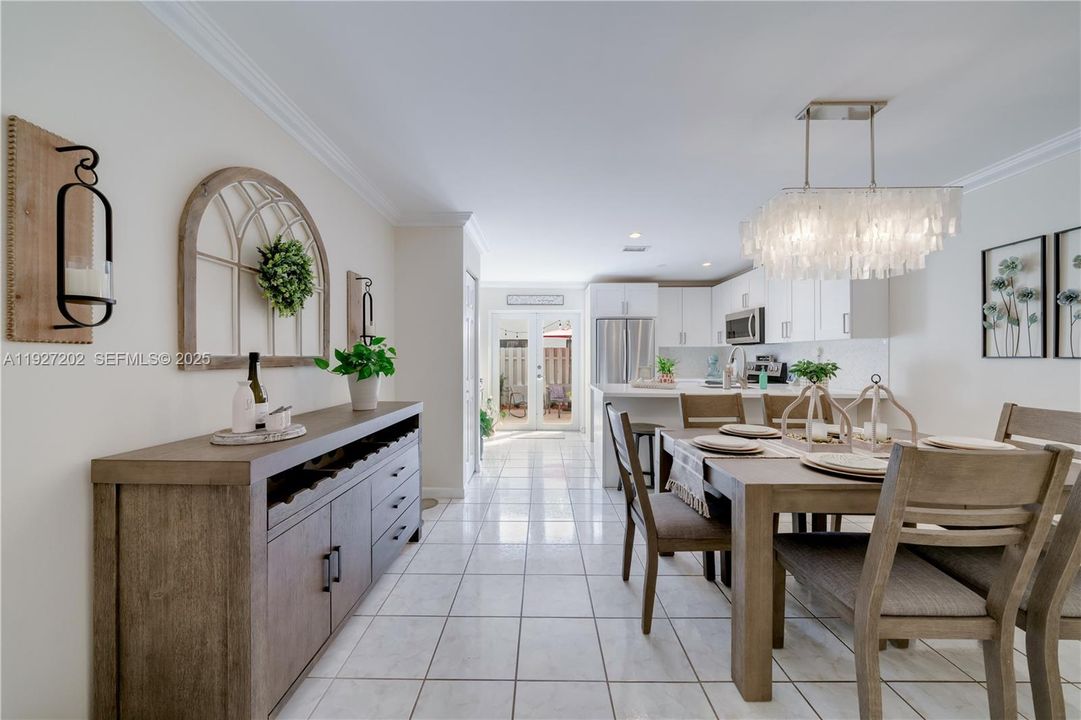 Под контрактом: $334,900 (2 спален, 2 ванн, 1190 Квадратных фут)