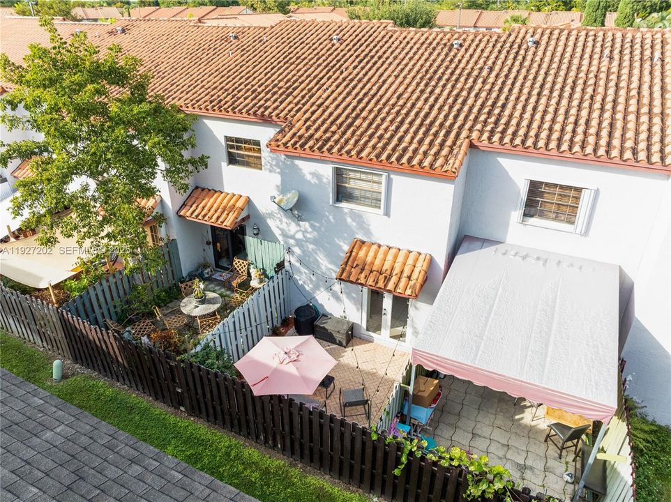 Под контрактом: $334,900 (2 спален, 2 ванн, 1190 Квадратных фут)