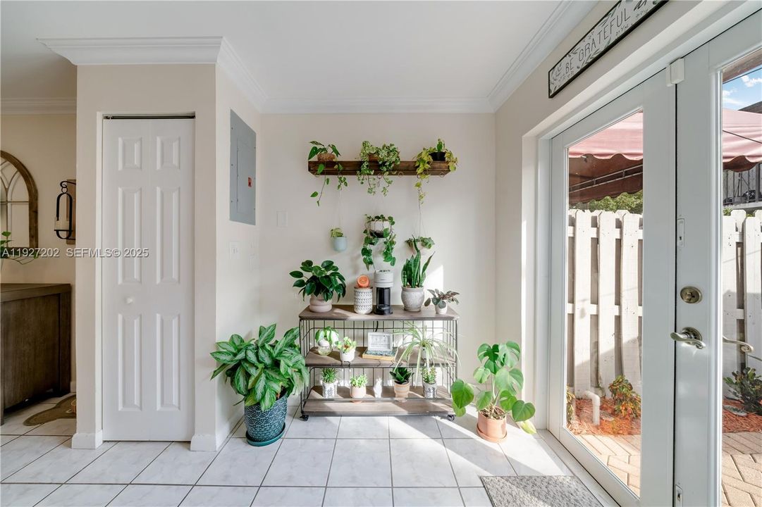 Под контрактом: $334,900 (2 спален, 2 ванн, 1190 Квадратных фут)