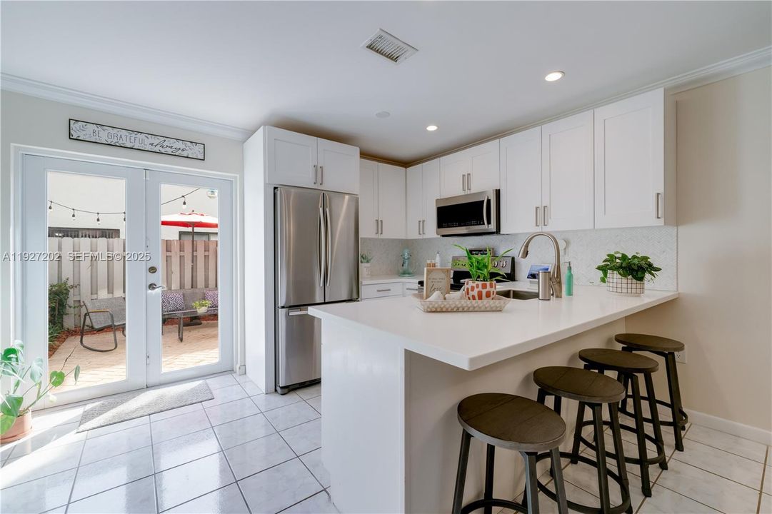 Под контрактом: $334,900 (2 спален, 2 ванн, 1190 Квадратных фут)