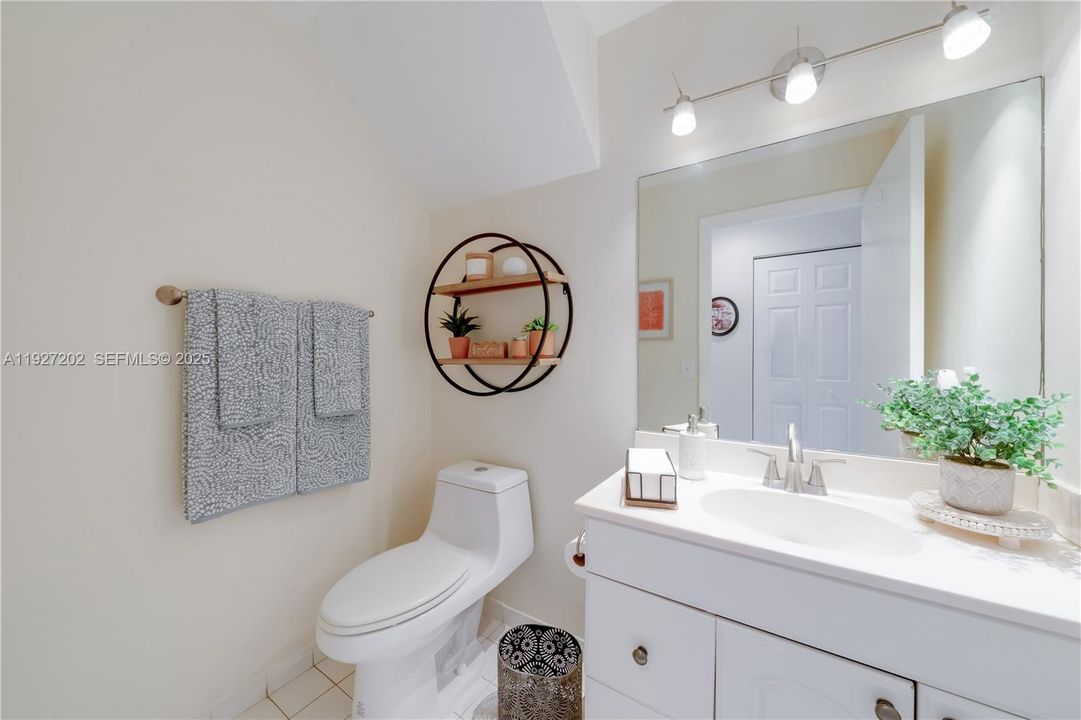 Под контрактом: $334,900 (2 спален, 2 ванн, 1190 Квадратных фут)