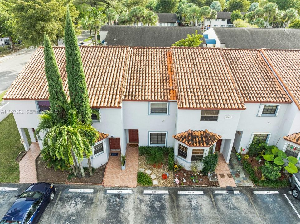 Под контрактом: $334,900 (2 спален, 2 ванн, 1190 Квадратных фут)