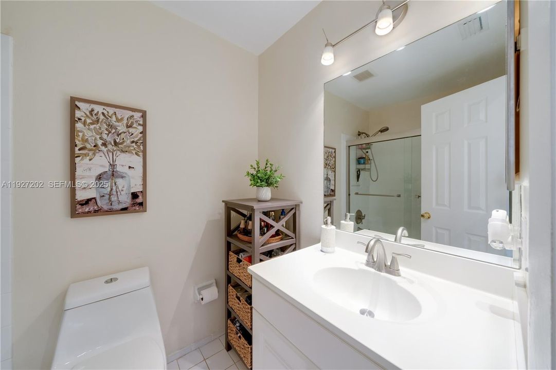 Под контрактом: $334,900 (2 спален, 2 ванн, 1190 Квадратных фут)