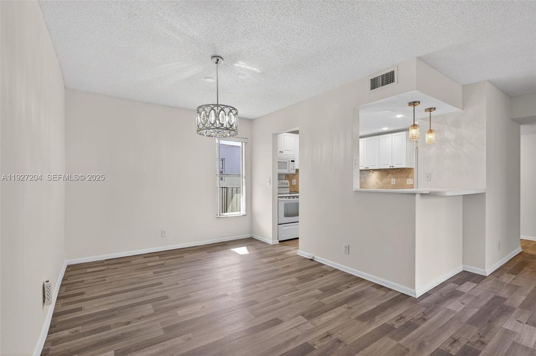 待售: $248,500 (3 贝兹, 2 浴室, 1275 平方英尺)