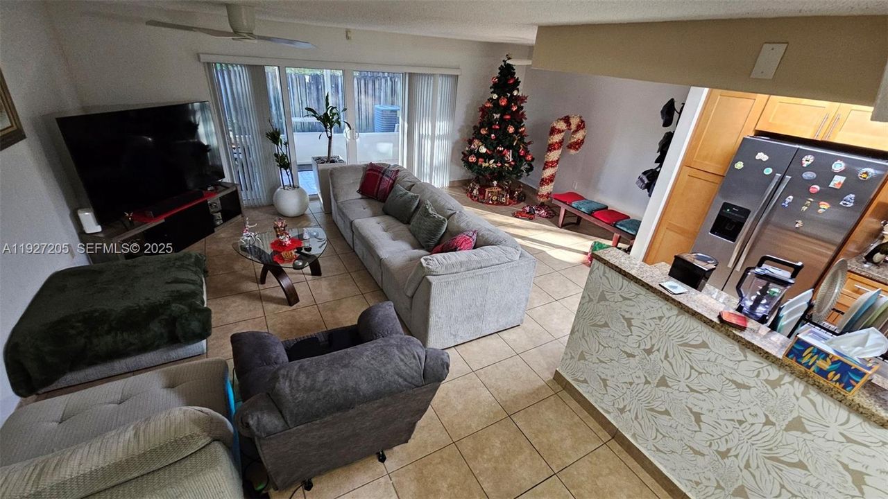 En Venta: $390,000 (4 camas, 2 baños, 1670 Pies cuadrados)