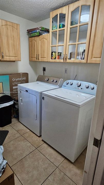 En Venta: $390,000 (4 camas, 2 baños, 1670 Pies cuadrados)