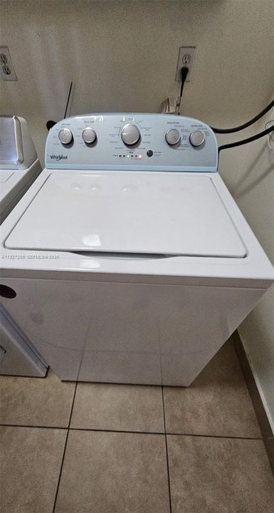 En Venta: $390,000 (4 camas, 2 baños, 1670 Pies cuadrados)