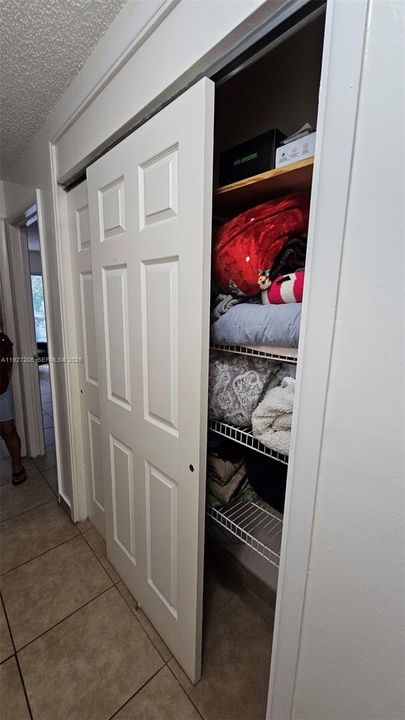 En Venta: $390,000 (4 camas, 2 baños, 1670 Pies cuadrados)